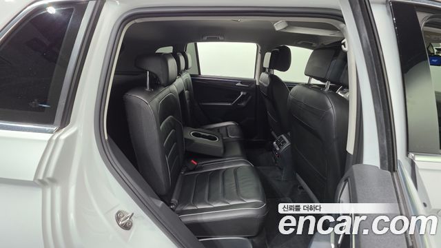 Volkswagen Tiguan (II) 2.0 TDI Premium 2022 — фото 19