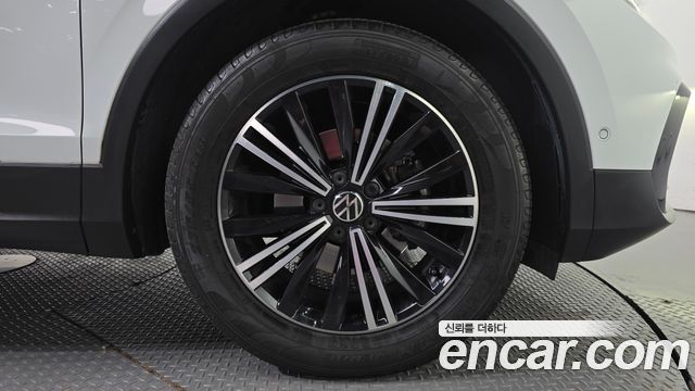 Volkswagen Tiguan (II) 2.0 TDI Premium 2022 — фото 21