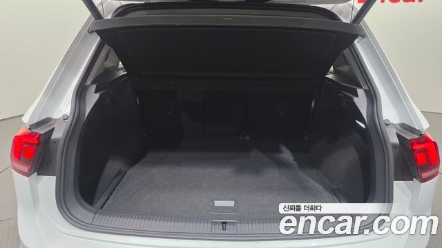Volkswagen Tiguan (II) 2.0 TDI Premium 2022 — фото 31