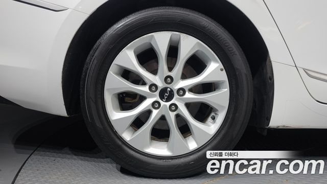 Kia K8 2.5 Gasoline 2WD Noblesse 2022 — фото 5