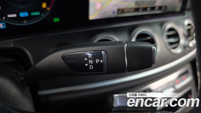Mercedes-Benz E-Class (W213) E220d 4MATIC AMG Line 2022 — фото 9