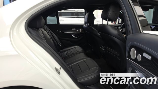 Mercedes-Benz E-Class (W213) E220d 4MATIC AMG Line 2022 — фото 12