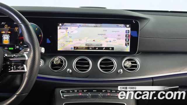 Mercedes-Benz E-Class (W213) E220d 4MATIC AMG Line 2022 — фото 14