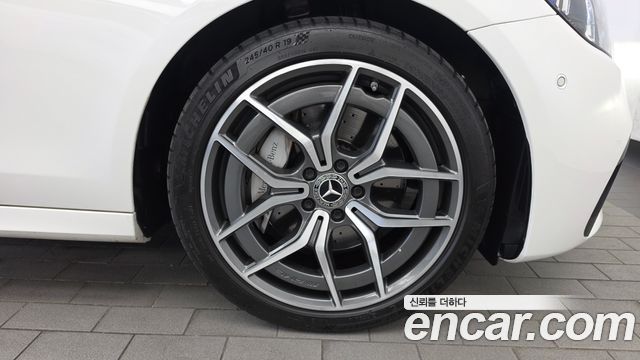Mercedes-Benz E-Class (W213) E220d 4MATIC AMG Line 2022 — фото 21