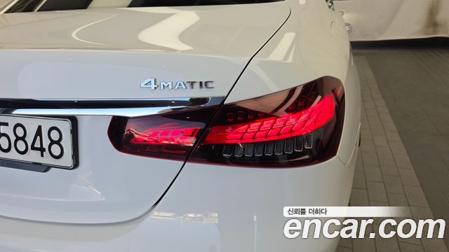Mercedes-Benz E-Class (W213) E220d 4MATIC AMG Line 2022 — фото 23