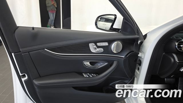 Mercedes-Benz E-Class (W213) E220d 4MATIC AMG Line 2022 — фото 24