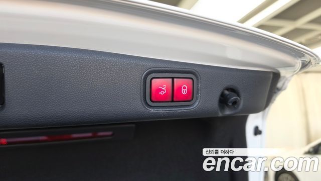 Mercedes-Benz E-Class (W213) E220d 4MATIC AMG Line 2022 — фото 33