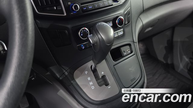 Hyundai Grand Starex Van 3-Seater Style 2019 — фото 9