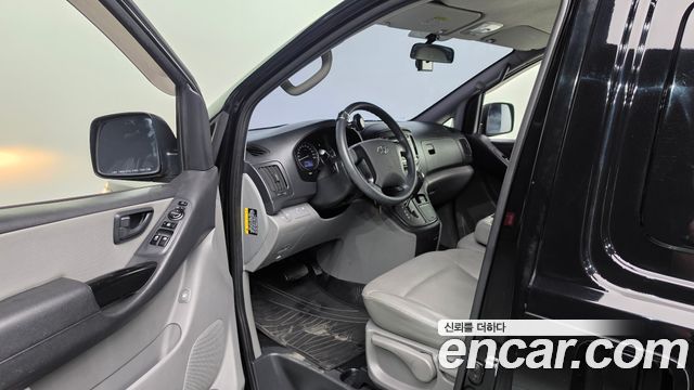 Hyundai Grand Starex Van 3-Seater Style 2019 — фото 10