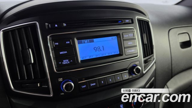 Hyundai Grand Starex Van 3-Seater Style 2019 — фото 13