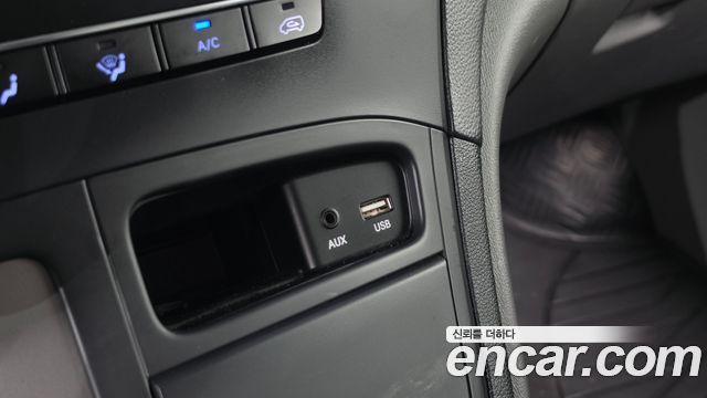 Hyundai Grand Starex Van 3-Seater Style 2019 — фото 15