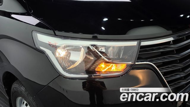 Hyundai Grand Starex Van 3-Seater Style 2019 — фото 22