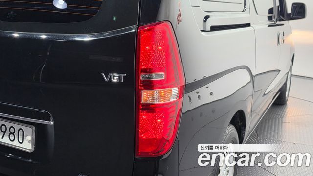 Hyundai Grand Starex Van 3-Seater Style 2019 — фото 23