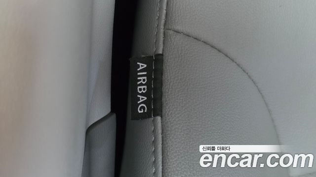 Hyundai Grand Starex Van 3-Seater Style 2019 — фото 28