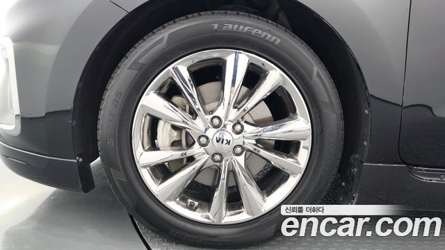 Kia Carnival 9-Seater Hi-Limousine Noblesse Special 2019 — фото 5