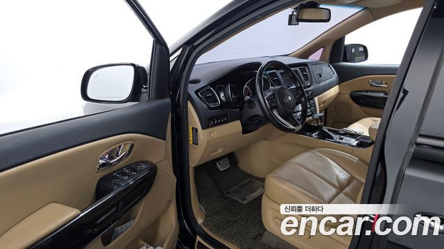 Kia Carnival 9-Seater Hi-Limousine Noblesse Special 2019 — фото 10