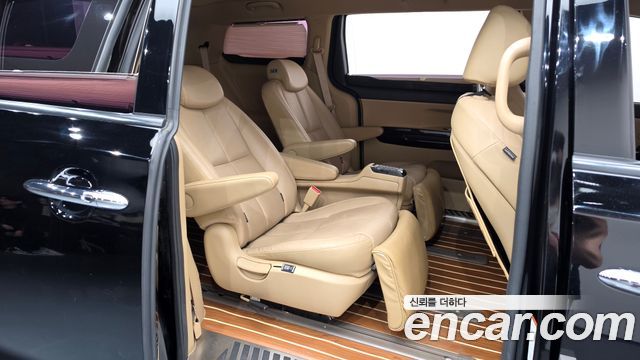 Kia Carnival 9-Seater Hi-Limousine Noblesse Special 2019 — фото 15