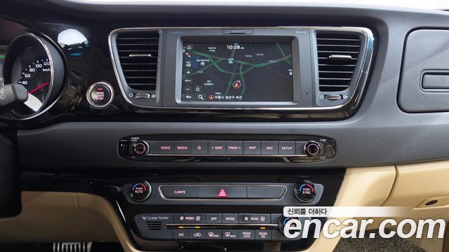 Kia Carnival 9-Seater Hi-Limousine Noblesse Special 2019 — фото 16