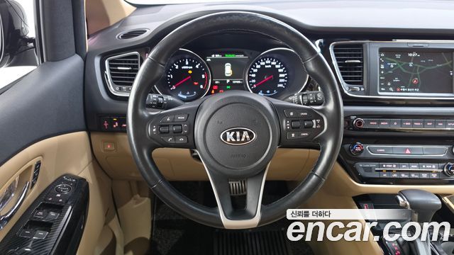 Kia Carnival 9-Seater Hi-Limousine Noblesse Special 2019 — фото 17