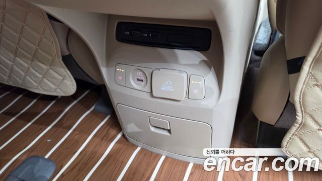 Kia Carnival 9-Seater Hi-Limousine Noblesse Special 2019 — фото 22