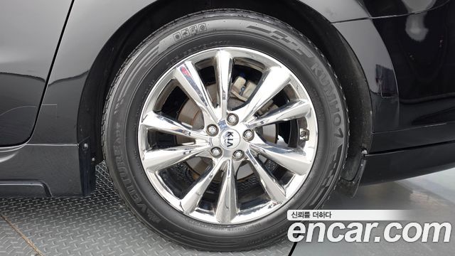 Kia Carnival 9-Seater Hi-Limousine Noblesse Special 2019 — фото 27