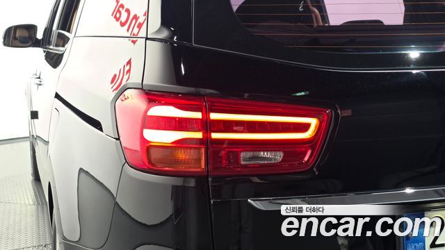 Kia Carnival 9-Seater Hi-Limousine Noblesse Special 2019 — фото 29