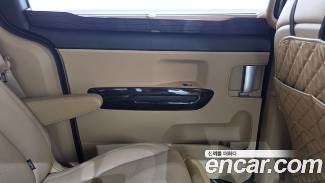 Kia Carnival 9-Seater Hi-Limousine Noblesse Special 2019 — фото 31