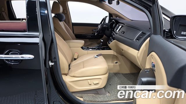 Kia Carnival 9-Seater Hi-Limousine Noblesse Special 2019 — фото 32