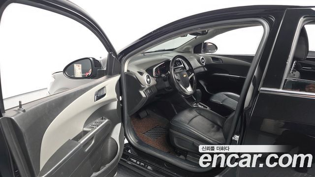 Chevrolet Aveo Sedan 1.4 Turbo LT 2017 — фото 10