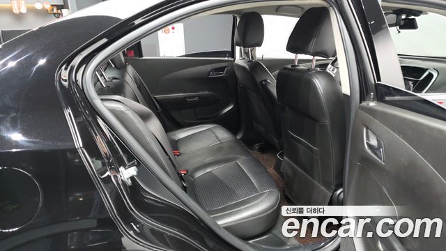 Chevrolet Aveo Sedan 1.4 Turbo LT 2017 — фото 12