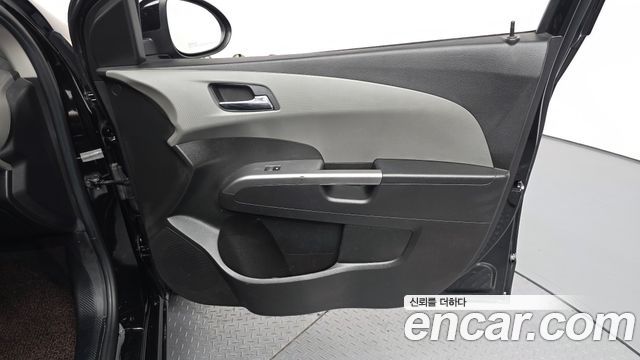 Chevrolet Aveo Sedan 1.4 Turbo LT 2017 — фото 24