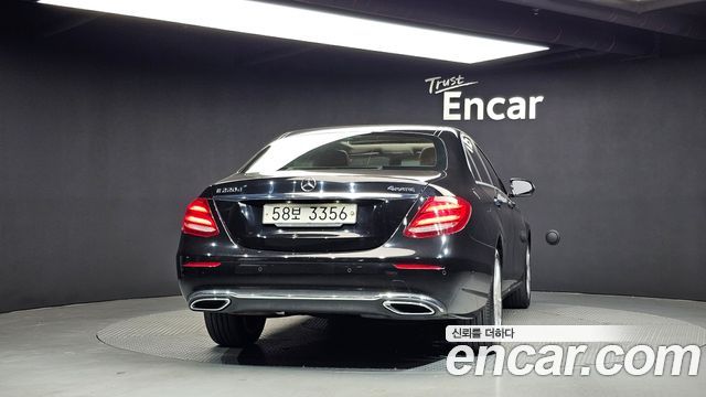 Mercedes-Benz E-Class (W213) E220d 4MATIC Avantgarde 2017 — фото 4