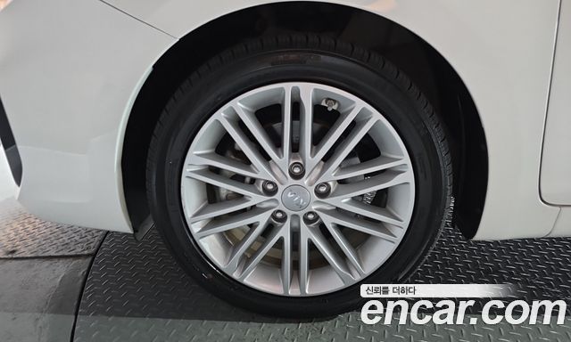Kia Carens 2.0 LPI Prestige 2017 — фото 5