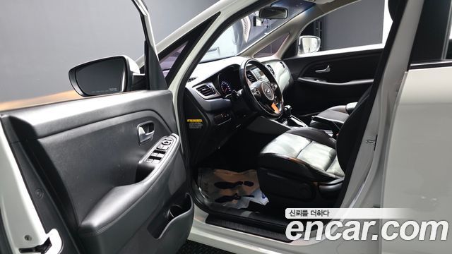 Kia Carens 2.0 LPI Prestige 2017 — фото 10