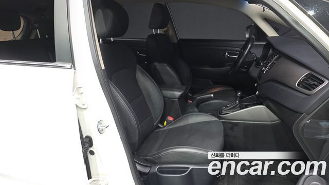 Kia Carens 2.0 LPI Prestige 2017 — фото 11