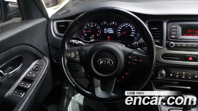 Kia Carens 2.0 LPI Prestige 2017 — фото 13