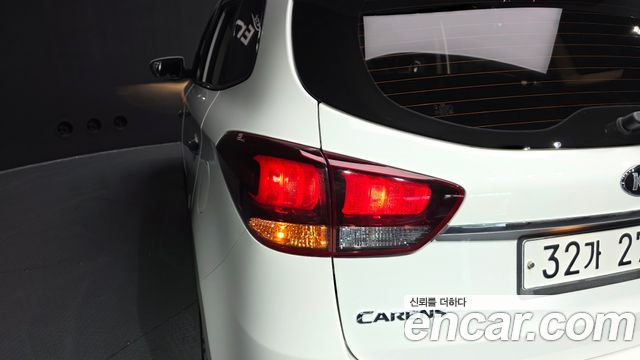 Kia Carens 2.0 LPI Prestige 2017 — фото 23