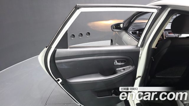Kia Carens 2.0 LPI Prestige 2017 — фото 25