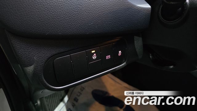 Kia Carens 2.0 LPI Prestige 2017 — фото 30