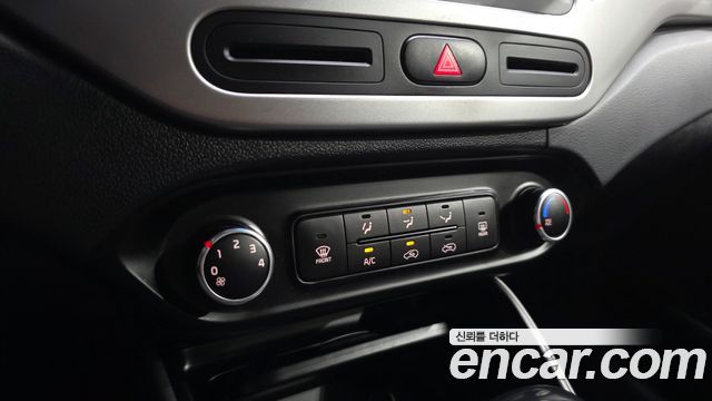Kia Carens 2.0 LPI Prestige 2017 — фото 31
