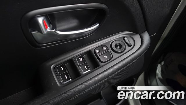 Kia Carens 2.0 LPI Prestige 2017 — фото 35