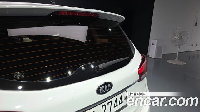 Kia Carens 2.0 LPI Prestige 2017 — фото 38