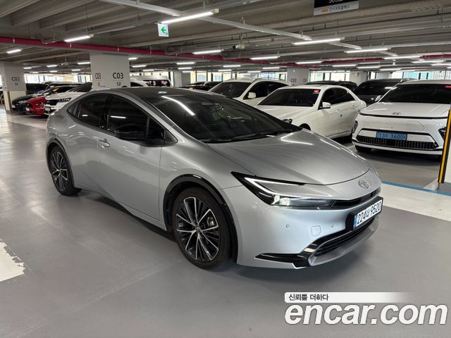 Toyota Prius (V) 2.0 XLE 2024 — фото 2