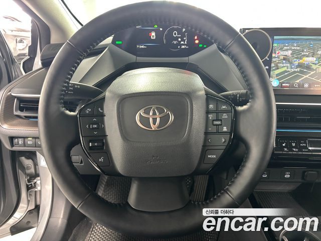 Toyota Prius (V) 2.0 XLE 2024 — фото 16