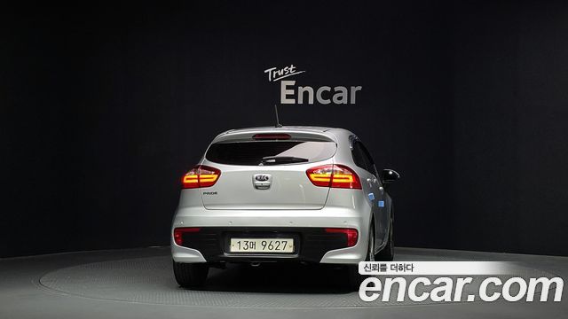 Kia Pride 5DR 1.6 GDI Prestige 2015 — фото 4