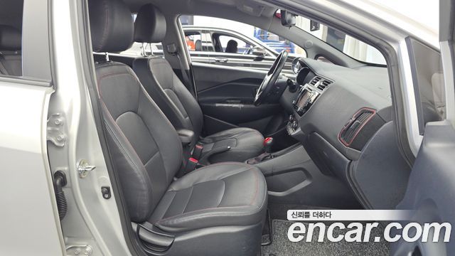 Kia Pride 5DR 1.6 GDI Prestige 2015 — фото 11