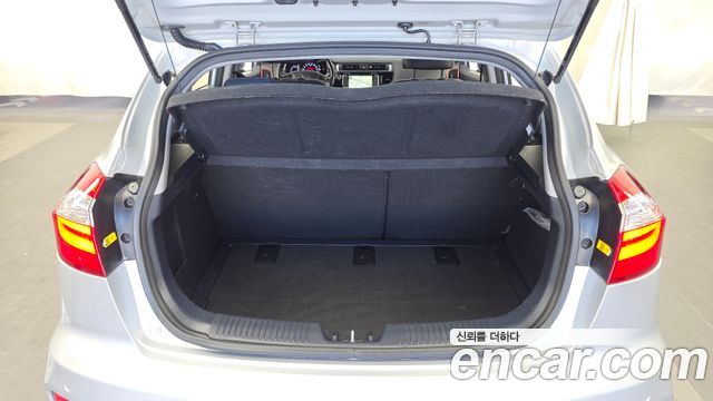 Kia Pride 5DR 1.6 GDI Prestige 2015 — фото 20