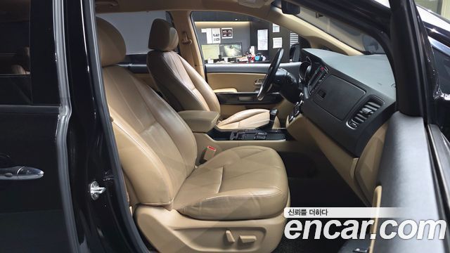 Kia Carnival 9-seater Noblesse 2018 — фото 11