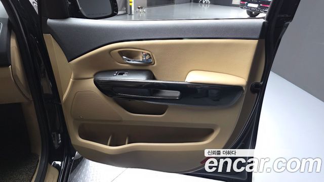Kia Carnival 9-seater Noblesse 2018 — фото 24