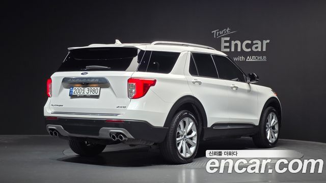 Ford Explorer (VI) 3.0 Platinum 4WD 2022 — фото 2